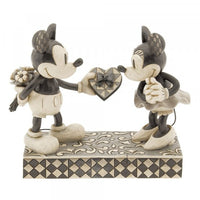 DISNEY TRADITIONS Figure - Mickey Mouse - Mickey & Minnie "Real Sweetheart" (15cm)