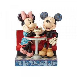 DISNEY TRADITIONS Figure - Mickey Mouse - Mickey & Minnie "Love Comes in Many Flavors" (16cm)
