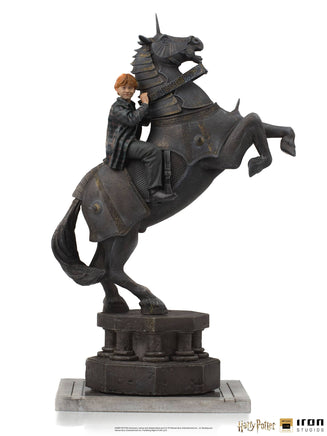 IRON STUDIOS Statue - Wizarding World - Harry Potter - Ron Weasley at the Wizard Chess (35cm)