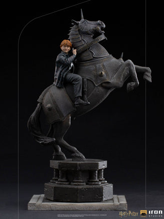 IRON STUDIOS Statue - Wizarding World - Harry Potter - Ron Weasley at the Wizard Chess (35cm)