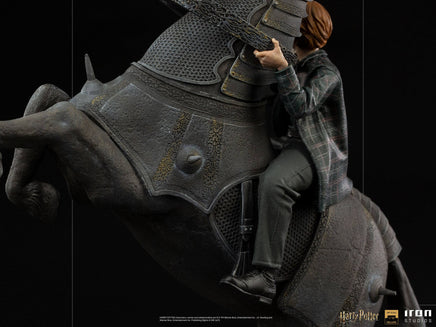 IRON STUDIOS Statue - Wizarding World - Harry Potter - Ron Weasley at the Wizard Chess (35cm)
