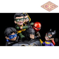 Q-Fig Figure - Dc Comics Q-Master Diorama Batman: Family (39 Cm) Exclusive Figurines